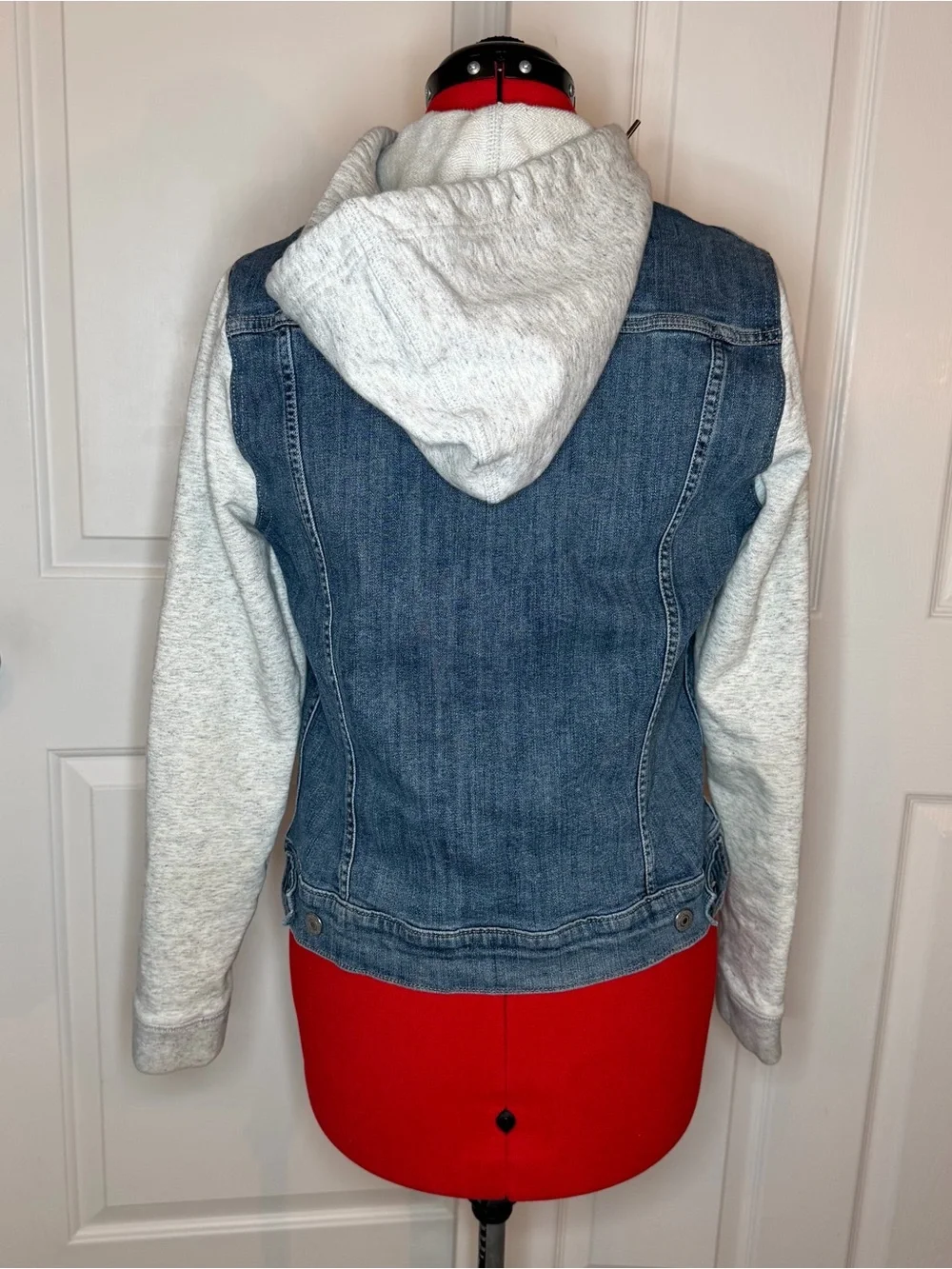 Levi's Indigo Trucker Denim Jean Jacket Gray Hoodie Sweatshirt Youth Sz Large.